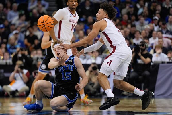 Brigham Young forward Richie Saunders (15) passes off the ball against Alabama guard Mark Sears (1) during the first half of a Sweet 16 round NCAA college basketball tournament game, Thursday, March 27, 2025, in Newark, N.J. (AP Photo/Julia Demaree Nikhinson)