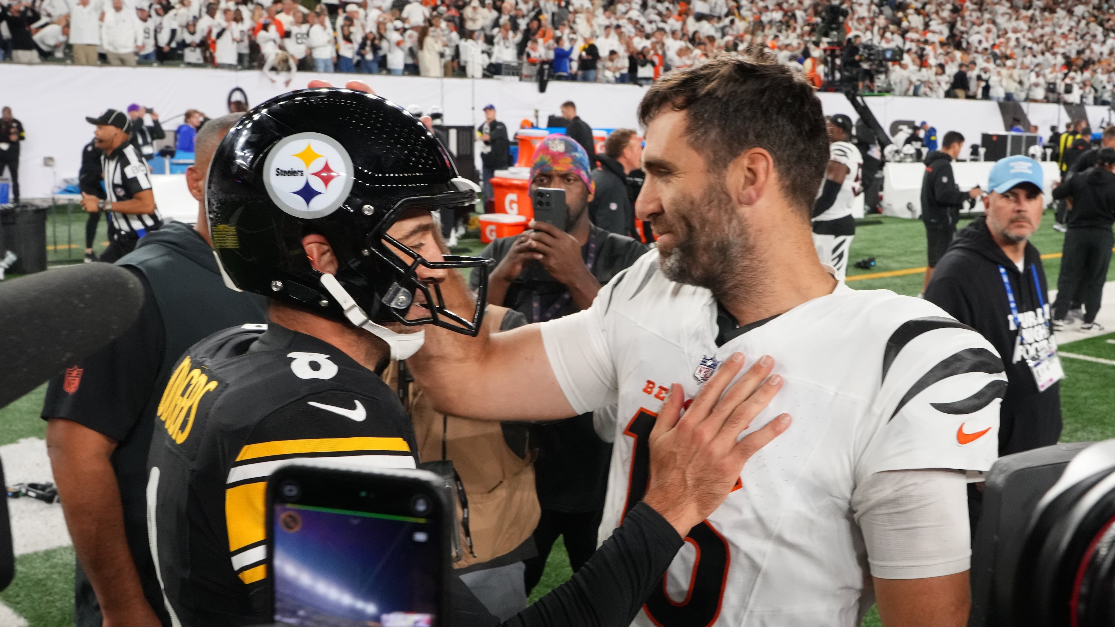 Pittsburgh Steelers quarterback Aaron Rodgers (8) and Cincinnati Bengals quarterback Joe Flacco, right, meet on the field following an NFL football game in Cincinnati, Thursday, Oct. 16, 2025. (AP Photo/Jeff Dean)