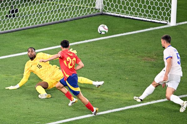 Spain's Pedri, center, scores his side's fourth goal during the Nations League semifinal soccer match between Spain and France in Stuttgart, Germany, Thursday, June 5, 2025. (Bernd Weissbrod/dpa via AP)