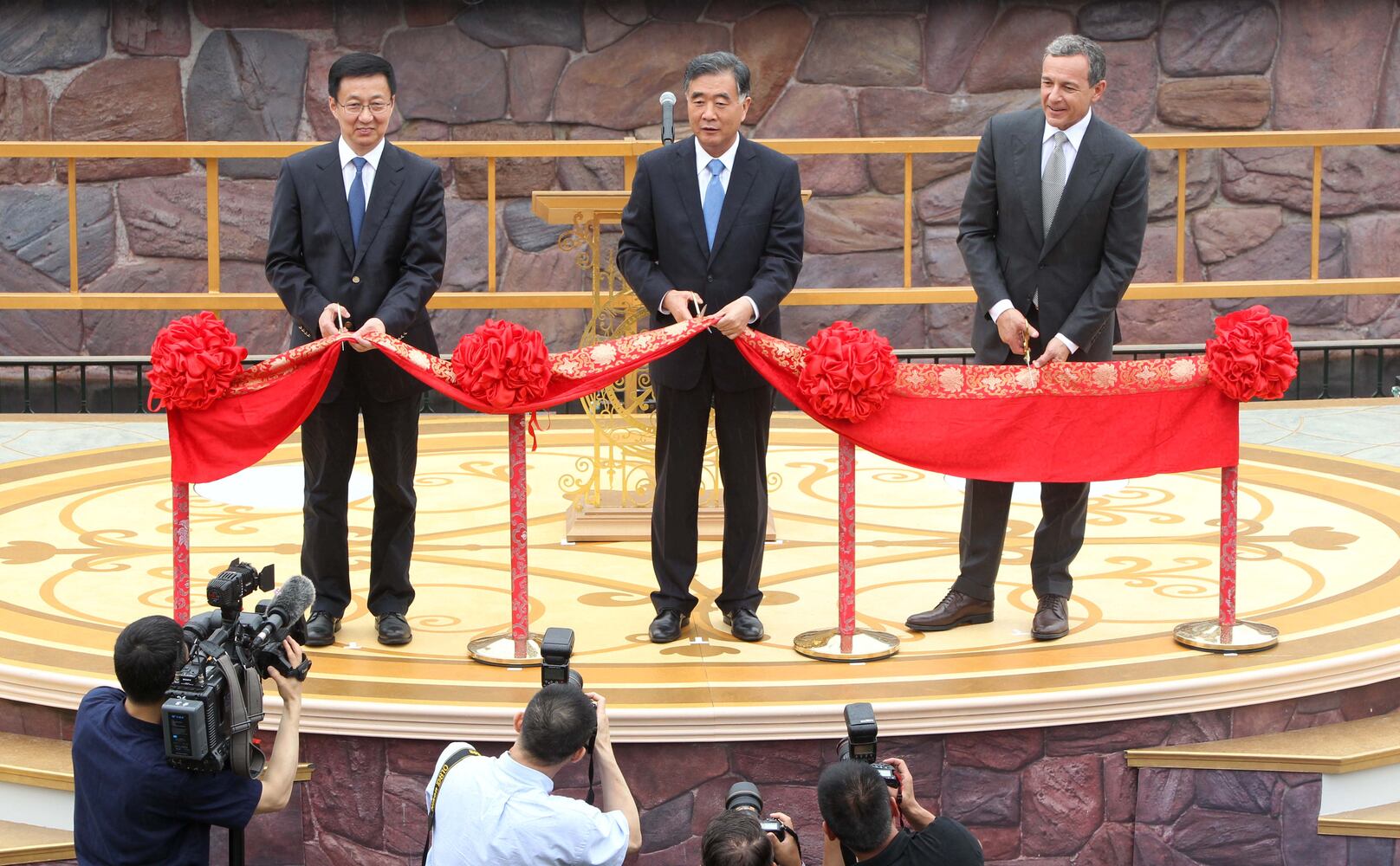Shanghai Disney opens