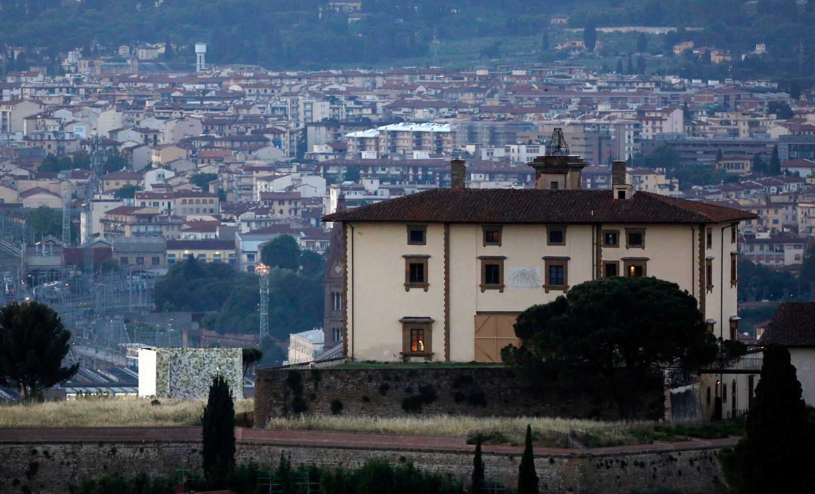 VIPs pour into Florence to fete Kardashian-Kanye
