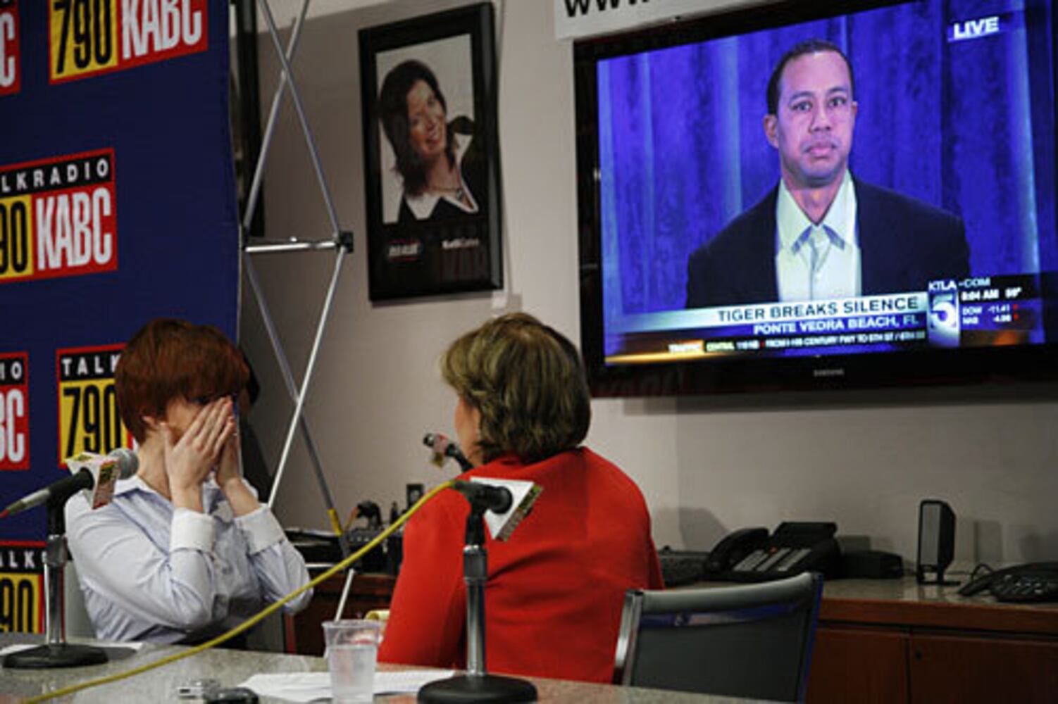 Tiger Woods issues apology for infidelity