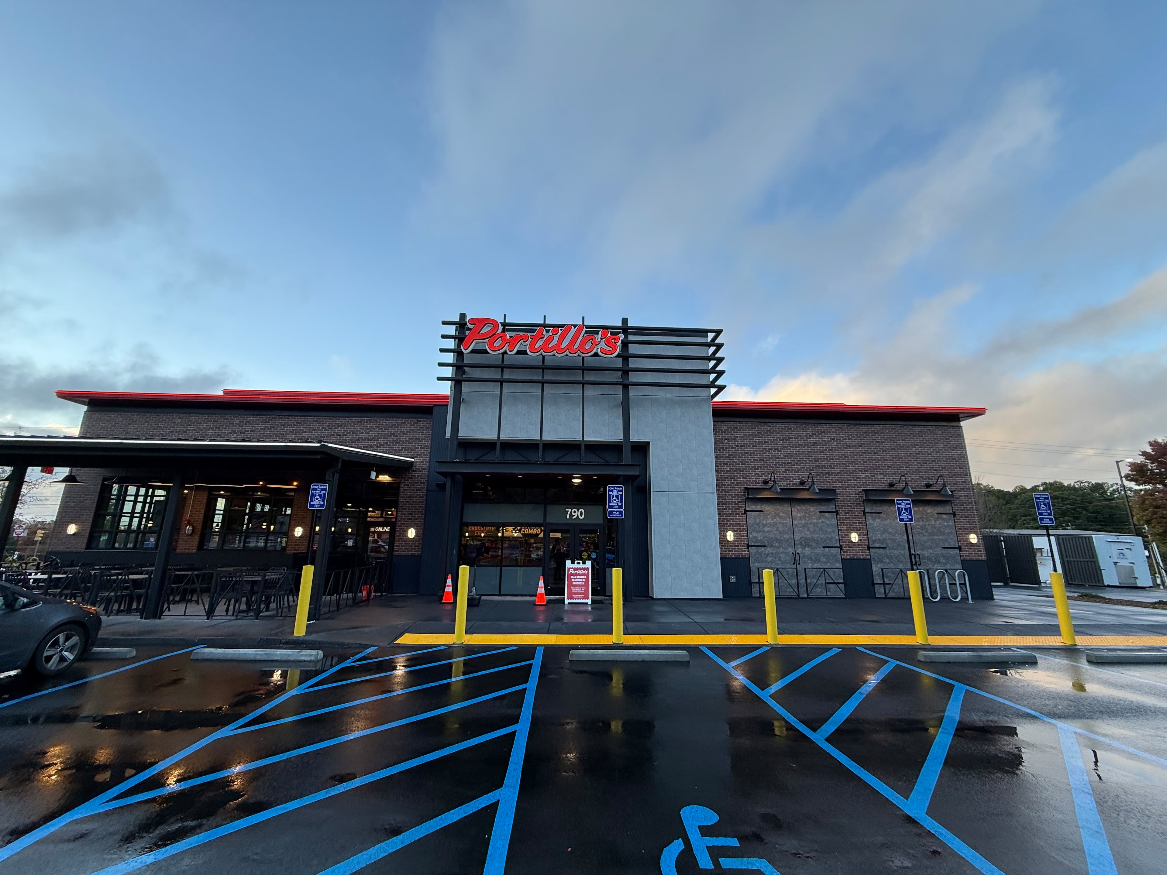 Portillo's held a grand opening ceremony for its Kennesaw location, its first in Georgia, on Nov. 18. (Courtesy of Portillo's)