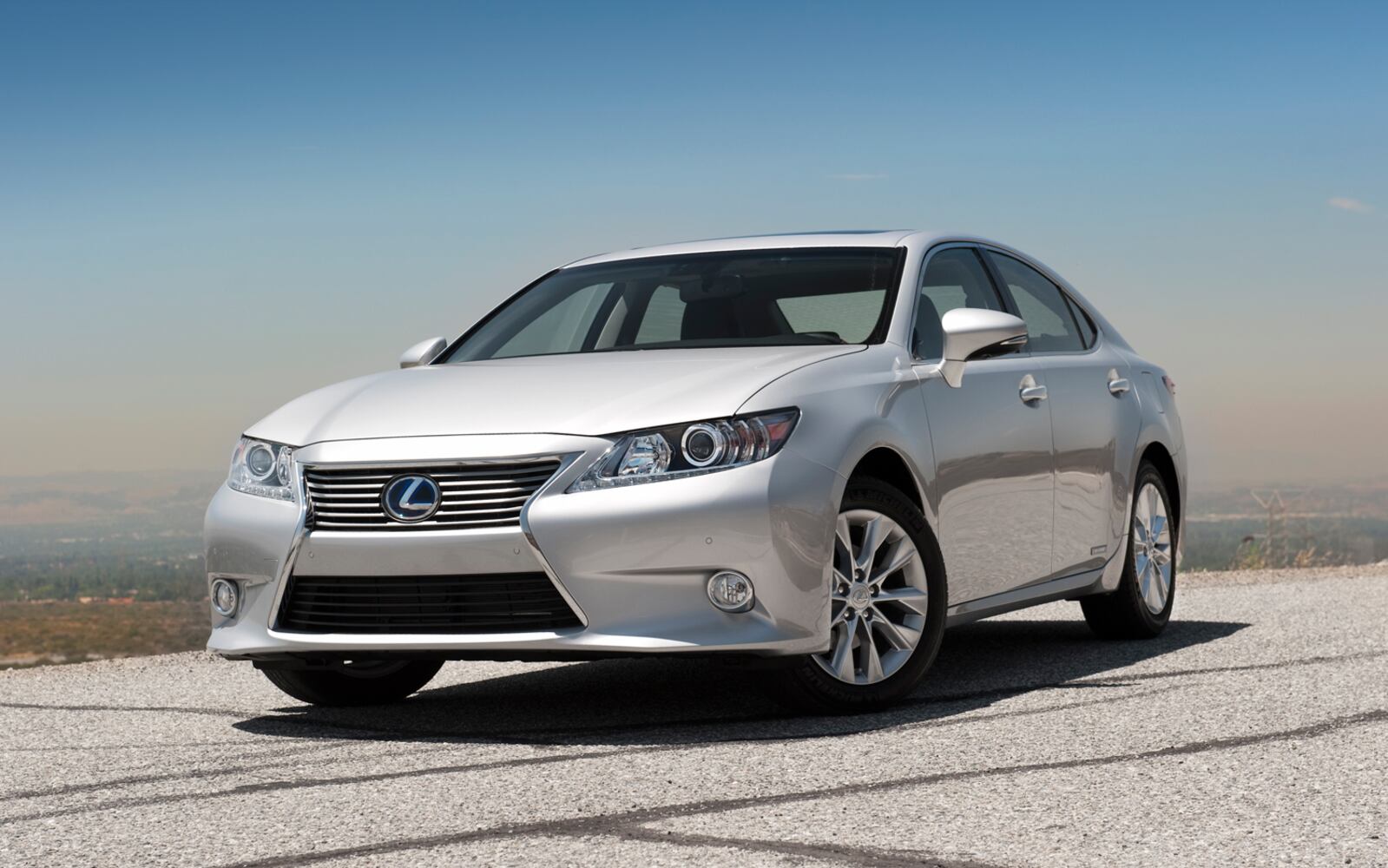 3 Lexus ES 300h 36 mpg