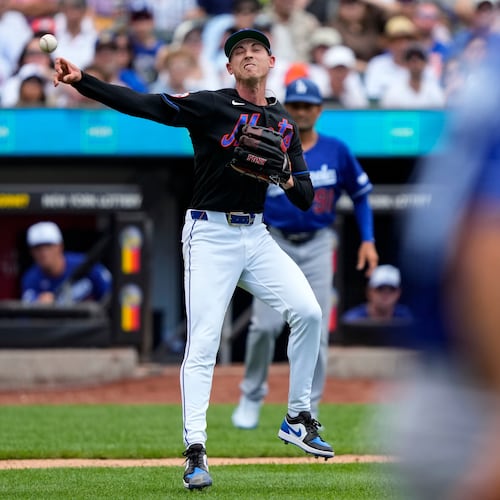 New York Mets pitcher Luke Weaver throws out Los Angeles Dodgers' Teoscar Hernández at first base during the eighth inning of a baseball game, Sunday, July 26, 2026, in New York. (AP Photo/Yuki Iwamura)