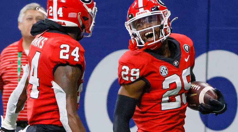 Georgia Bulldogs defensive back Christopher Smith (29) runs back a blocked LSU Tigers field goal attempt for 95 yards and a touchdown during the first half of the SEC Championship Game at Mercedes-Benz Stadium in Atlanta on Saturday, Dec. 3, 2022. (Bob Andres / Bob Andres for the Atlanta Constitution)
