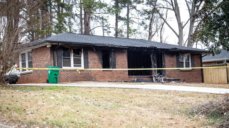 A fire at a DeKalb County home near Covington Highway that killed five people broke out about 12:30 a.m. Saturday, Jan. 9, 2021. (Photo: Steve Schaefer for The Atlanta Journal-Constitution)