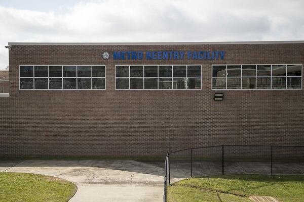The exterior of the Metro Reentry Facility, part of the Georgia Department of Corrections, in south DeKalb County. (ALYSSA POINTER/ALYSSA.POINTER@AJC.COM)