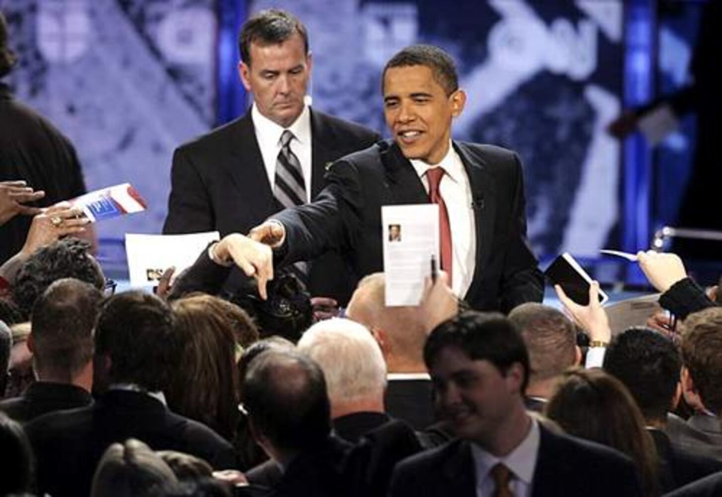 Hillary Clinton, Barack Obama debate the issues