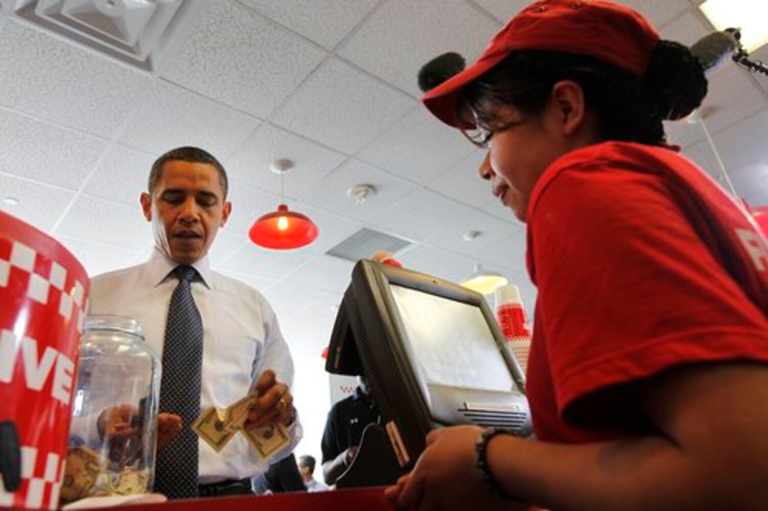 Obama gets a burger for lunch