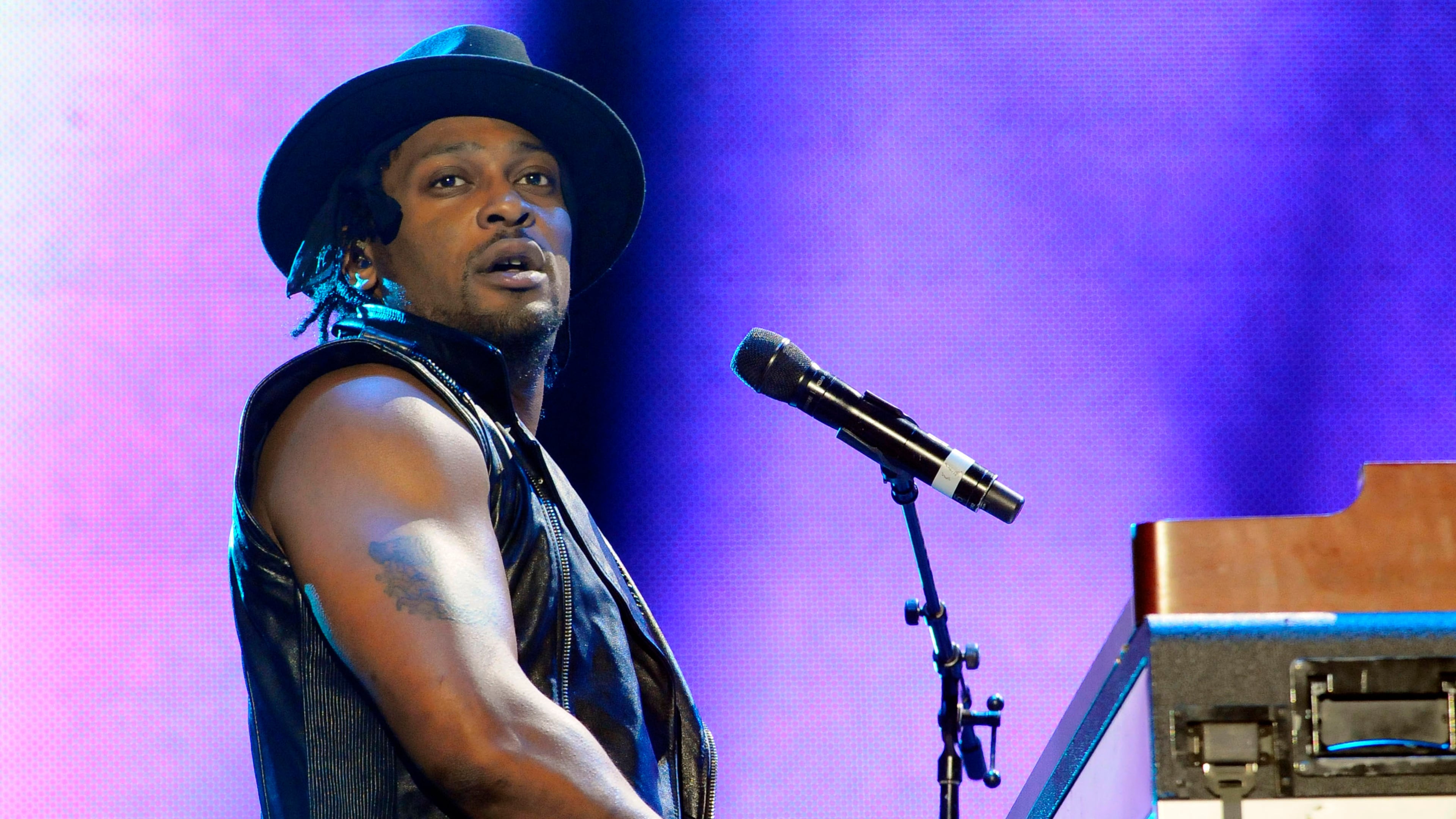 FILE - This July 6, 2012 file photo D'Angelo performs at the Essence Music Festival in New Orleans. (Photo by Cheryl Gerber/Invision/AP, File)