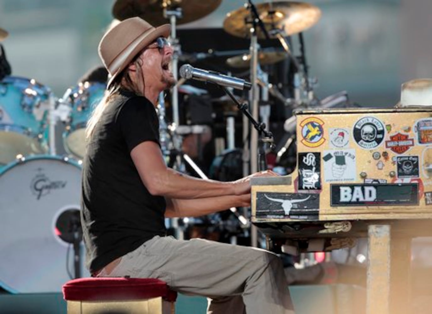NFL crowds rock out to Maroon 5, Kid Rock and Lady Antebellum