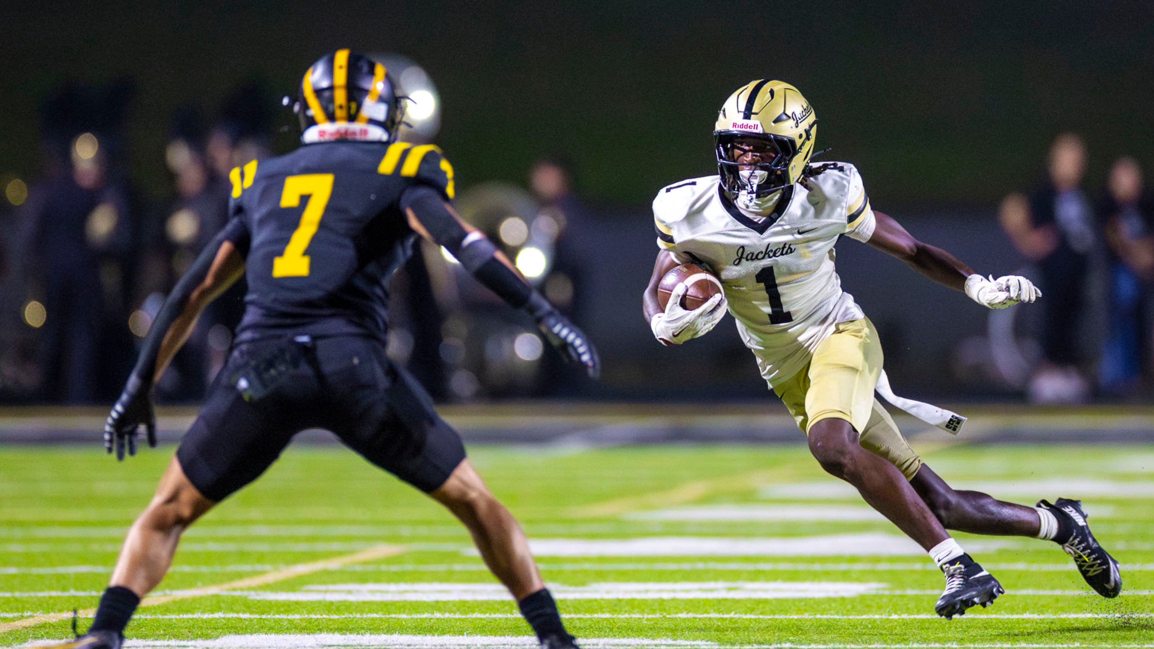 Sprayberry wide receiver Jorden Edmonds runs with the ball against Sequoyah at Skip Pope Stadium on Friday. No. 8 Sequoyah got the win. (Oscar Guevara Saenz for the AJC)