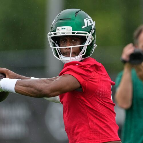 New York Jets quarterback Geno Smith throws during practice at the team’s NFL football training camp in Florham Park, N.J., Thursday, July 30, 2026. (AP Photo/Seth Wenig)