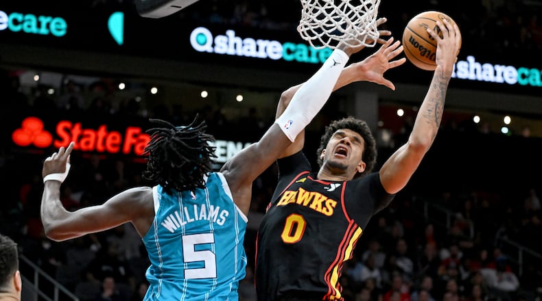 Atlanta Hawks forward Dominick Barlow (0) grabs a rebound against Charlotte Hornets center Mark Williams (5) during the second half in an NBA basketball game at State Farm Arena, Wednesday, March 12, 2025, in Atlanta. Atlanta Hawks won 123-110 over Charlotte Hornets. (Hyosub Shin / AJC)