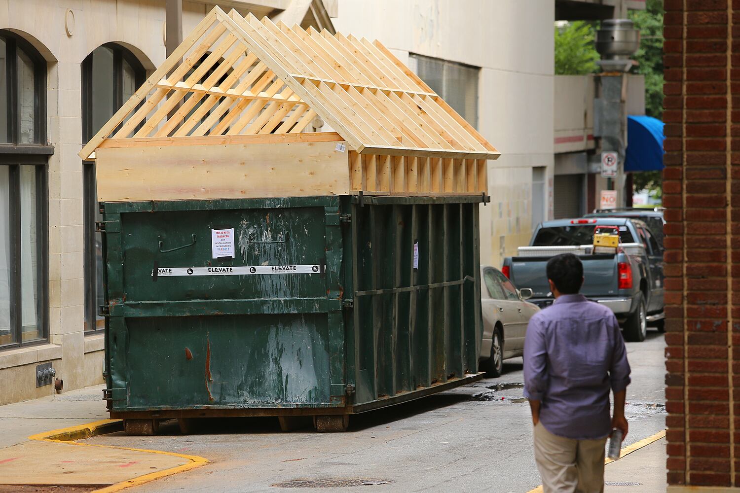 Georgia artists turns Dumpsters into art