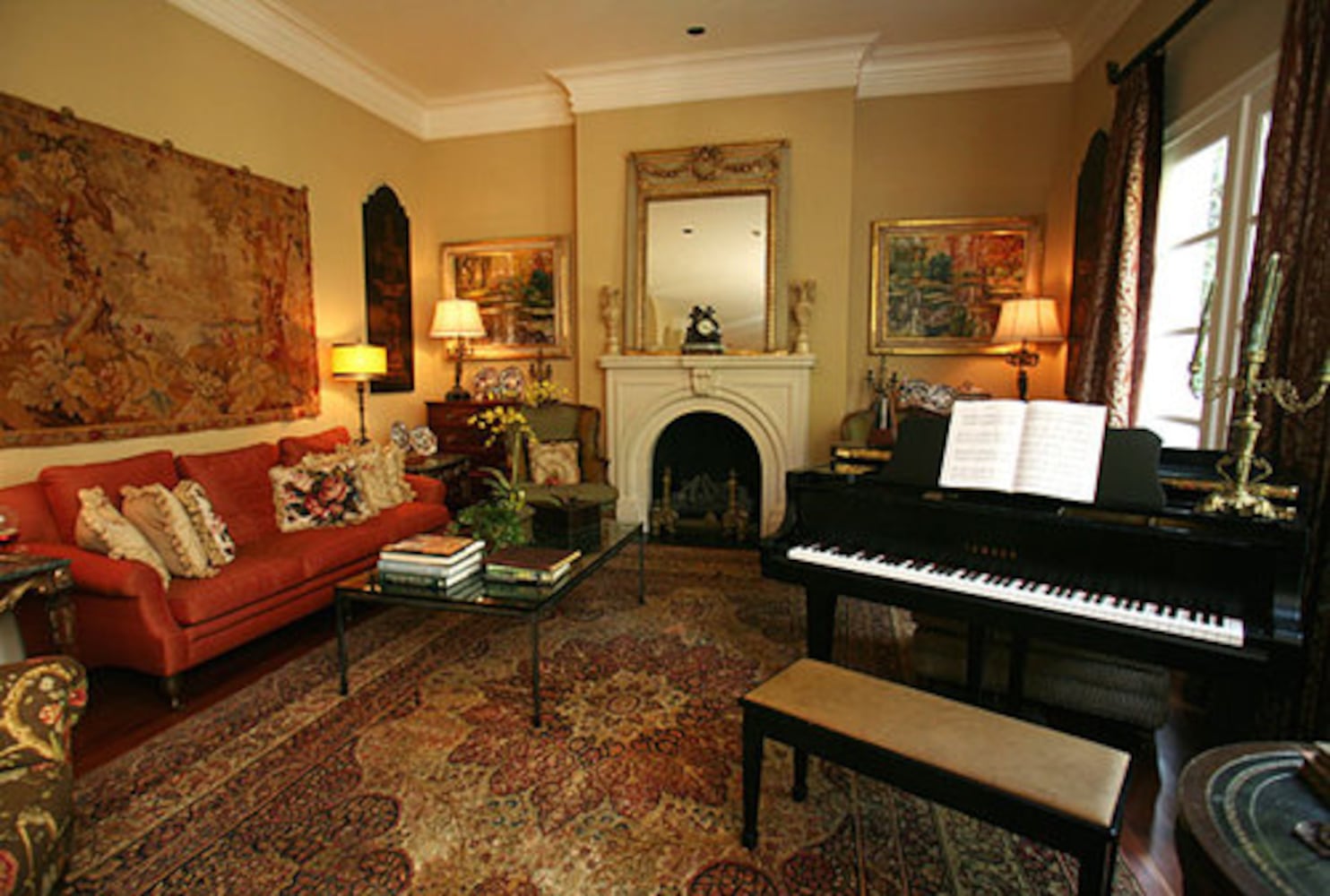 Architect ties European estate to setting near Athens