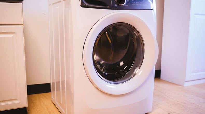 The Electrolux EFLW417SIW is an excellent, top-performing washing machine that’s easy to recommend. (Tyler Lizenby/CNET/TNS)