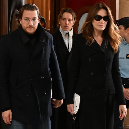 Former French President Nicolas Sarkozy's wife Carla Bruni-Sarkozy and son Jean Sarkozy leave a Paris court before it decides whether to release Sarkozy from prison, less than three weeks after he began serving a five-year sentence for criminal conspiracy in a scheme to finance his 2007 election campaign with funds from Libya, Monday, Nov. 10, 2025 in Paris. (AP Photo/Emma Da Silva)
