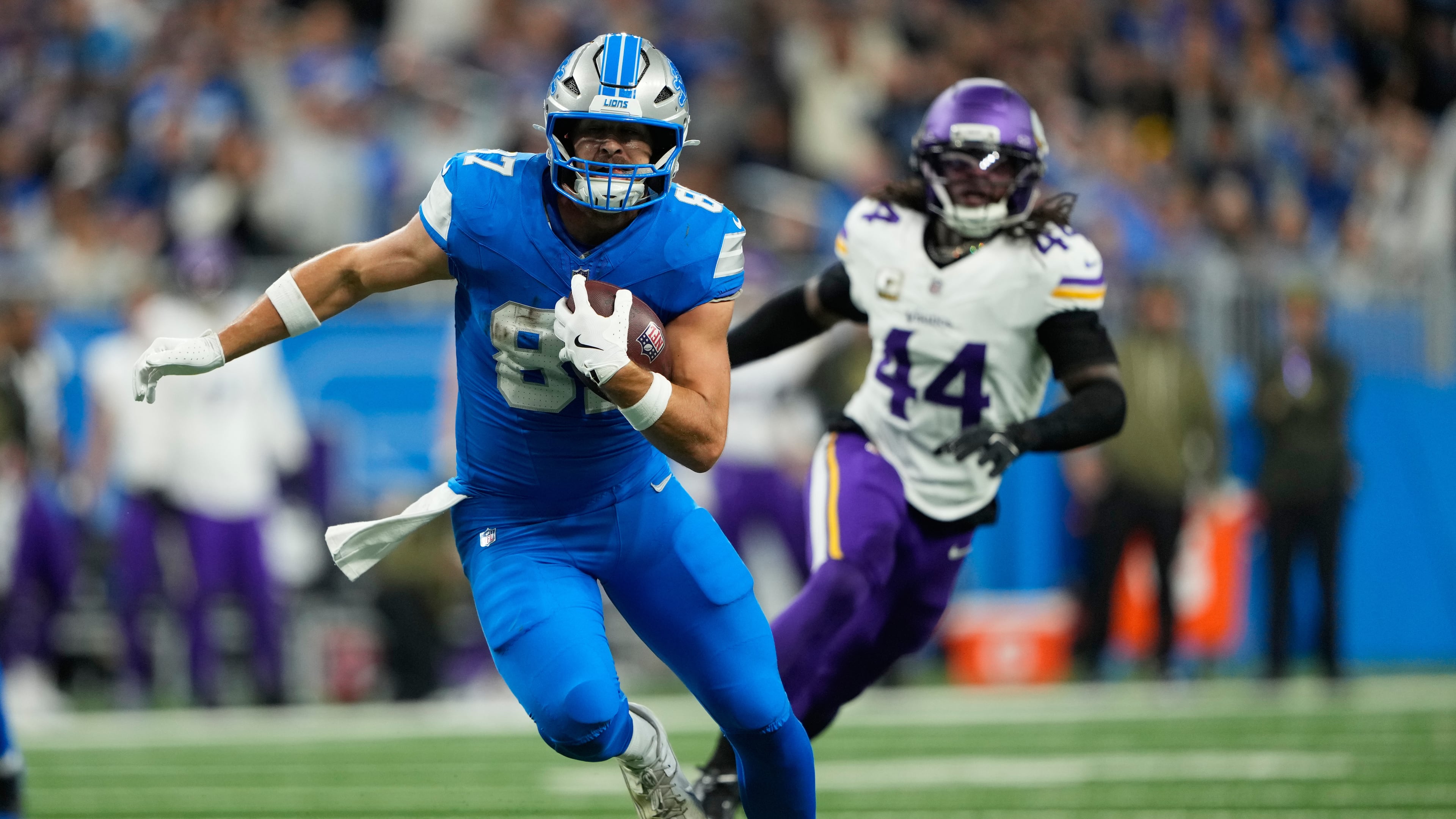 Detroit Lions tight end Sam Laporta (87) runs to score a touchdown during the first half of an NFL football game against the Minnesota Vikings Sunday, Nov. 2, 2025, in Detroit. (AP Photo/Ryan Sun)