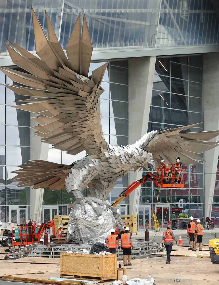 The Falcons' new statue