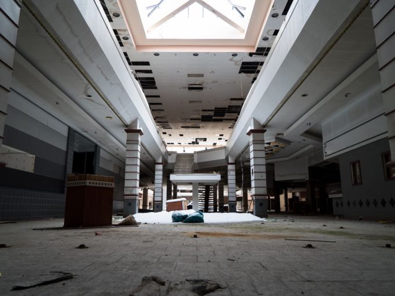 PHOTOS: Snow fills abandoned Ohio mall in eerie photos