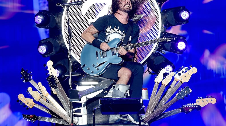 INGLEWOOD, CA - SEPTEMBER 21: Musician Dave Grohl of the Foo Fighters performs at the Forum on September 21, 2015 in Inglewood, California. (Photo by Kevin Winter/Getty Images)