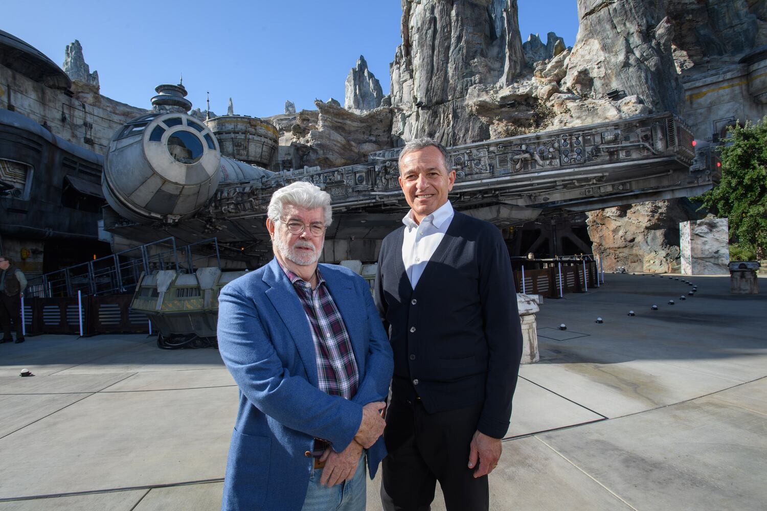 Photo: Disneyland’s Star Wars Galaxy’s Edge dedicated by Mark Hamill, Billy Dee Wiliams