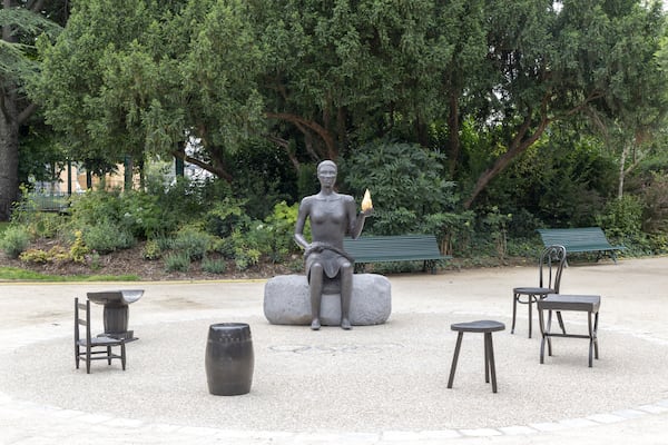 Alison Saar's sculpture "Salon" was commissioned for the 2024 Olympic Games. The work is now displayed in the Charles Aznavour Garden on the Champs-Élysées in Paris. (Courtesy of Frederic Mauviel)