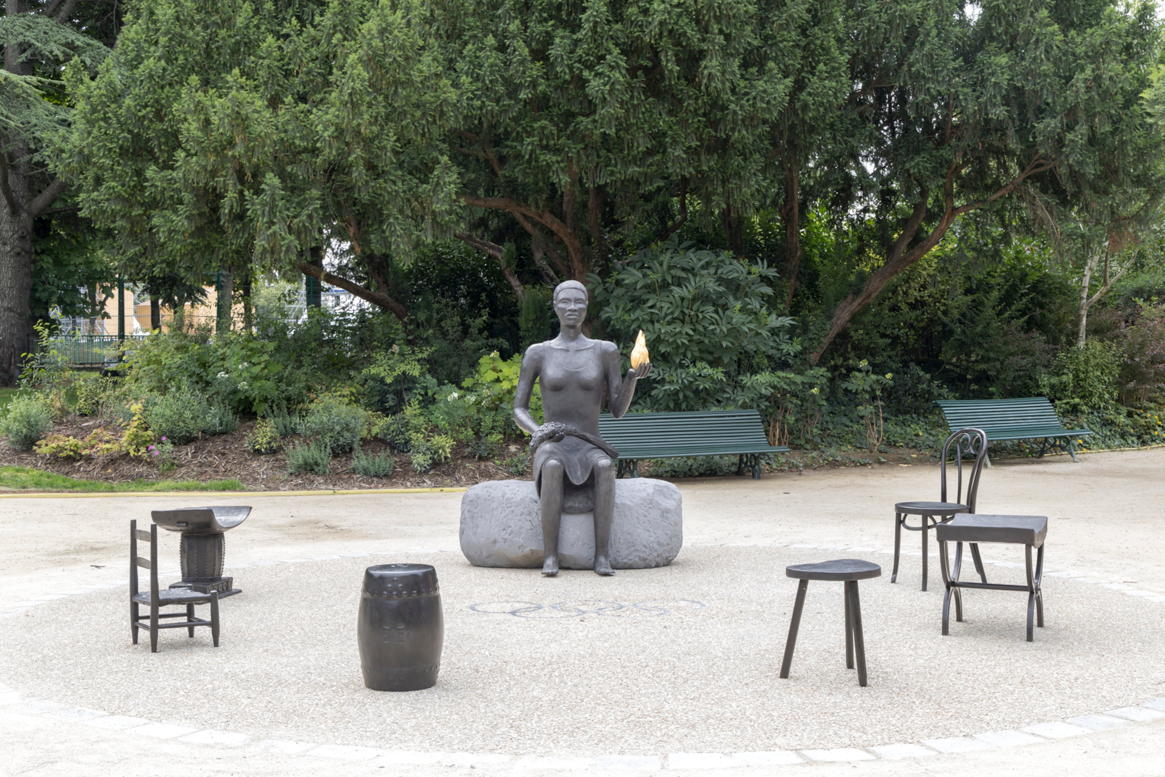 Alison Saar's sculpture "Salon" was commissioned for the 2024 Olympic Games. The work is now displayed in the Charles Aznavour Garden on the Champs-Élysées in Paris. (Courtesy of Frederic Mauviel)