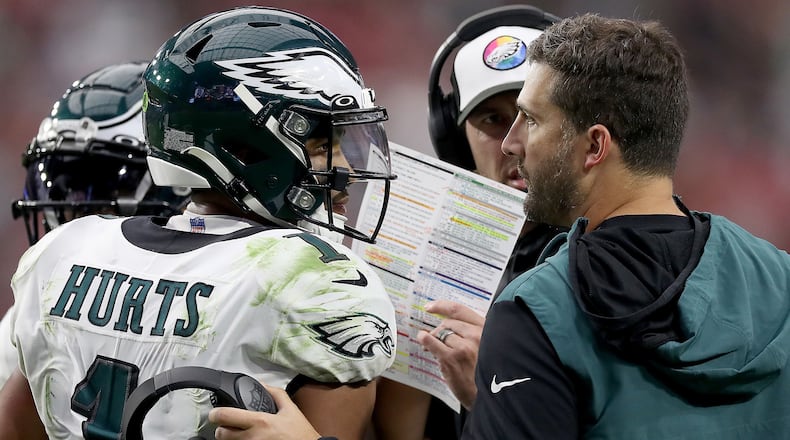 Philadelphia Eagles quarterback Jalen Hurts talks with head coach Nick Sirianni during the fourth quarter against the Cardinals on Sunday, Oct. 9, 2022. (David Maialetti/The Philadelphia Inquirer/TNS)