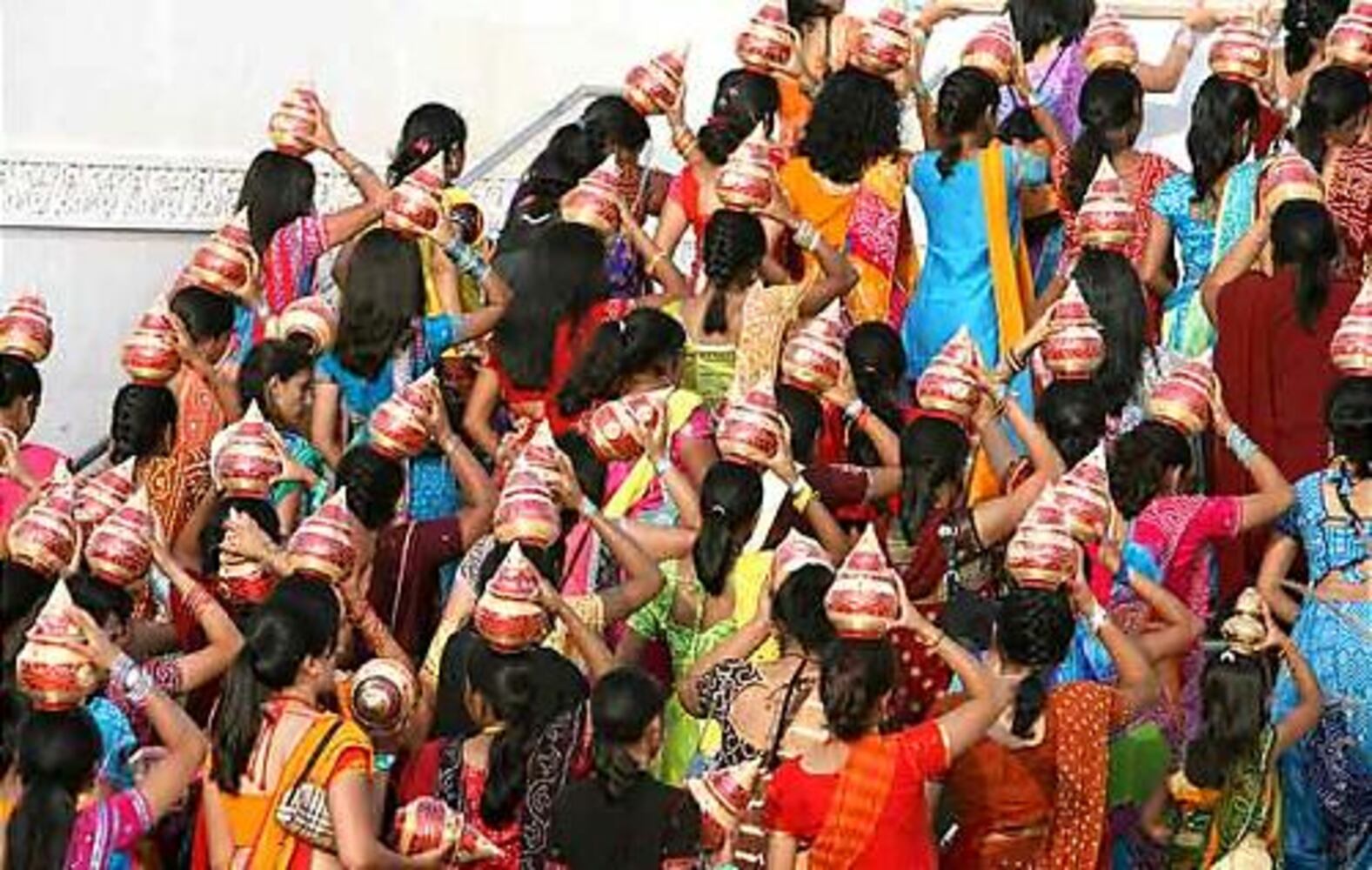 Grand procession for Lilburn Hindu temple