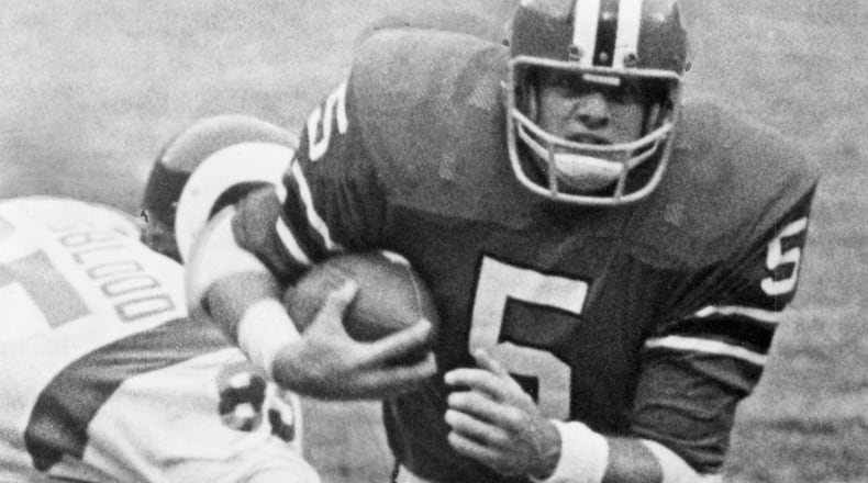 Former Atlanta Falcons player Harmon Wages on the run, this time against the Los Angeles Rams. (AJC file photo)