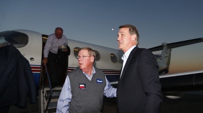Sen. Johnny Isakson, left, and Sen. David Perdue, right, campaign together in 2014. (AP photo/John Bazemore)