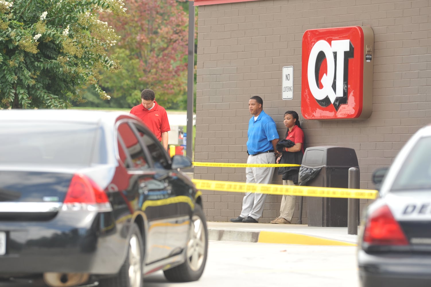 Man shot inside south DeKalb Quik Trip