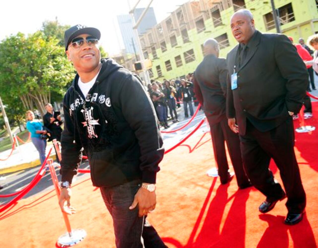 Stars shine on BET Awards red carpet