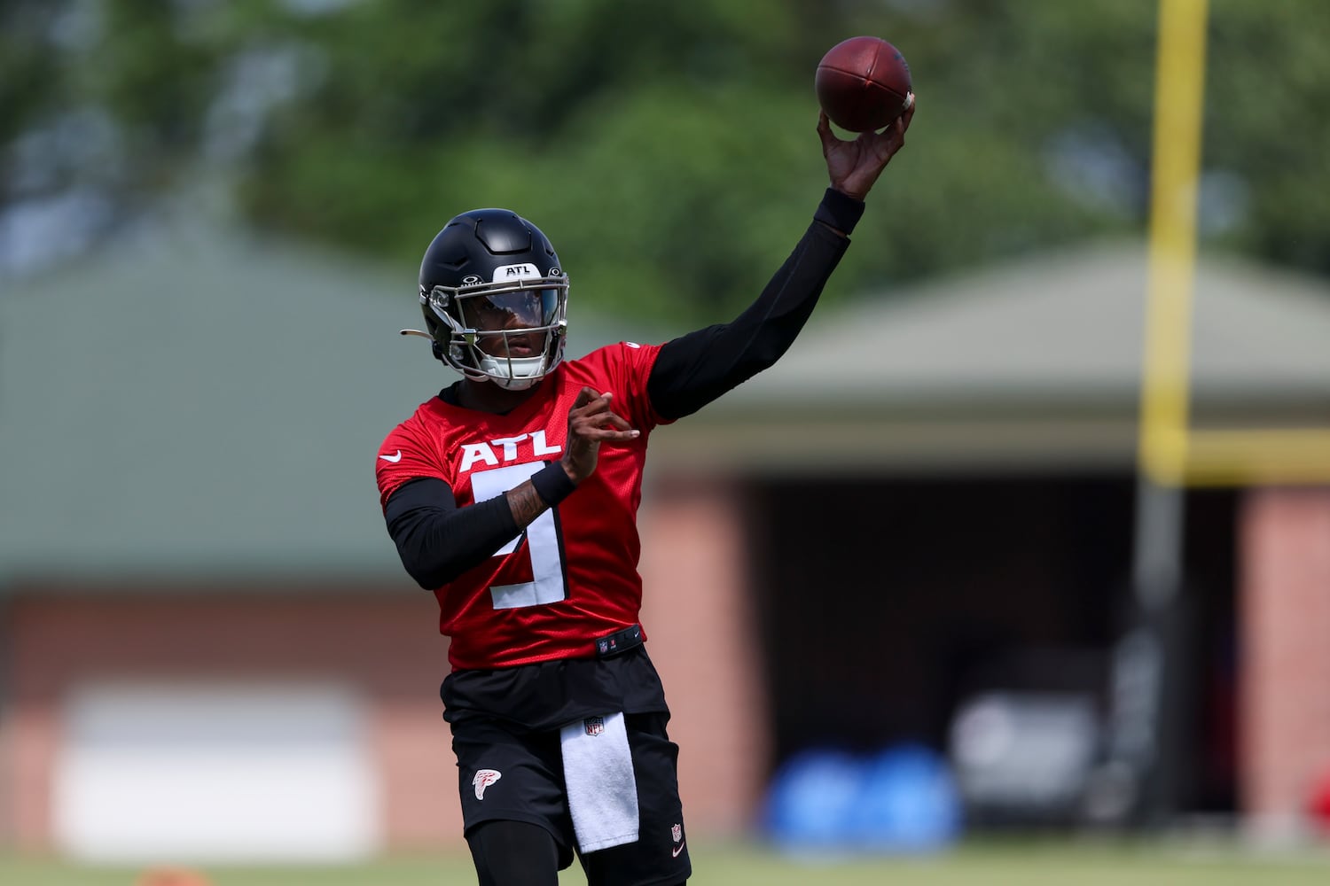 051124 falcons photo