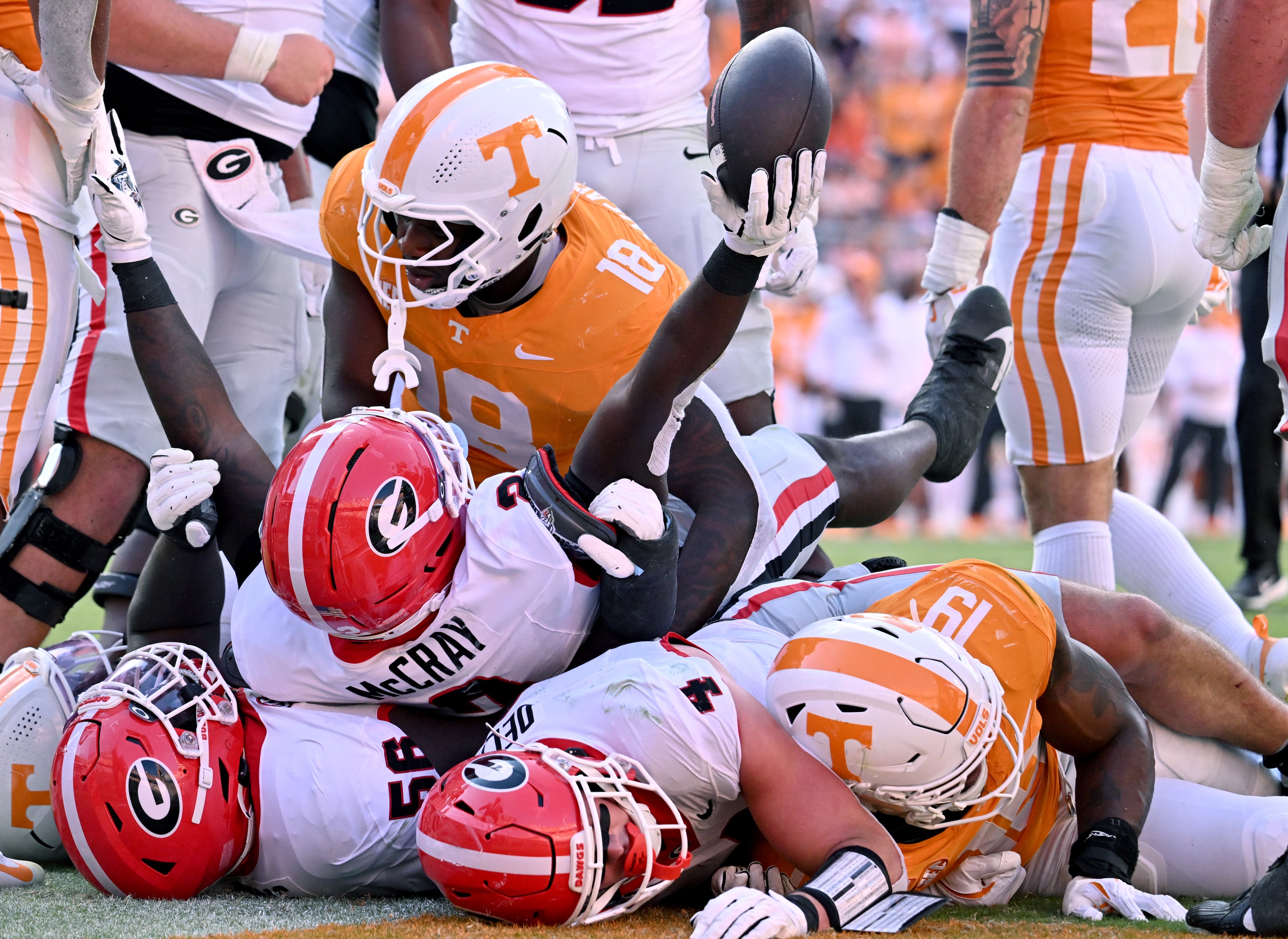 Georgia running back Josh McCray (center left) holds up the football after scoring a touchdown during the second half at Neyland Stadium on Saturday, Sept. 13, 2025, in Knoxville, Tenn. (Hyosub Shin/AJC)
