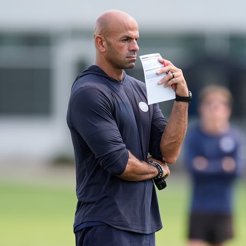 Tennessee Titans head coach Robert Saleh watch practice during the NFL football team's training camp Wednesday, July 29, 2026, in Nashville, Tenn. (AP Photo/George Walker IV)