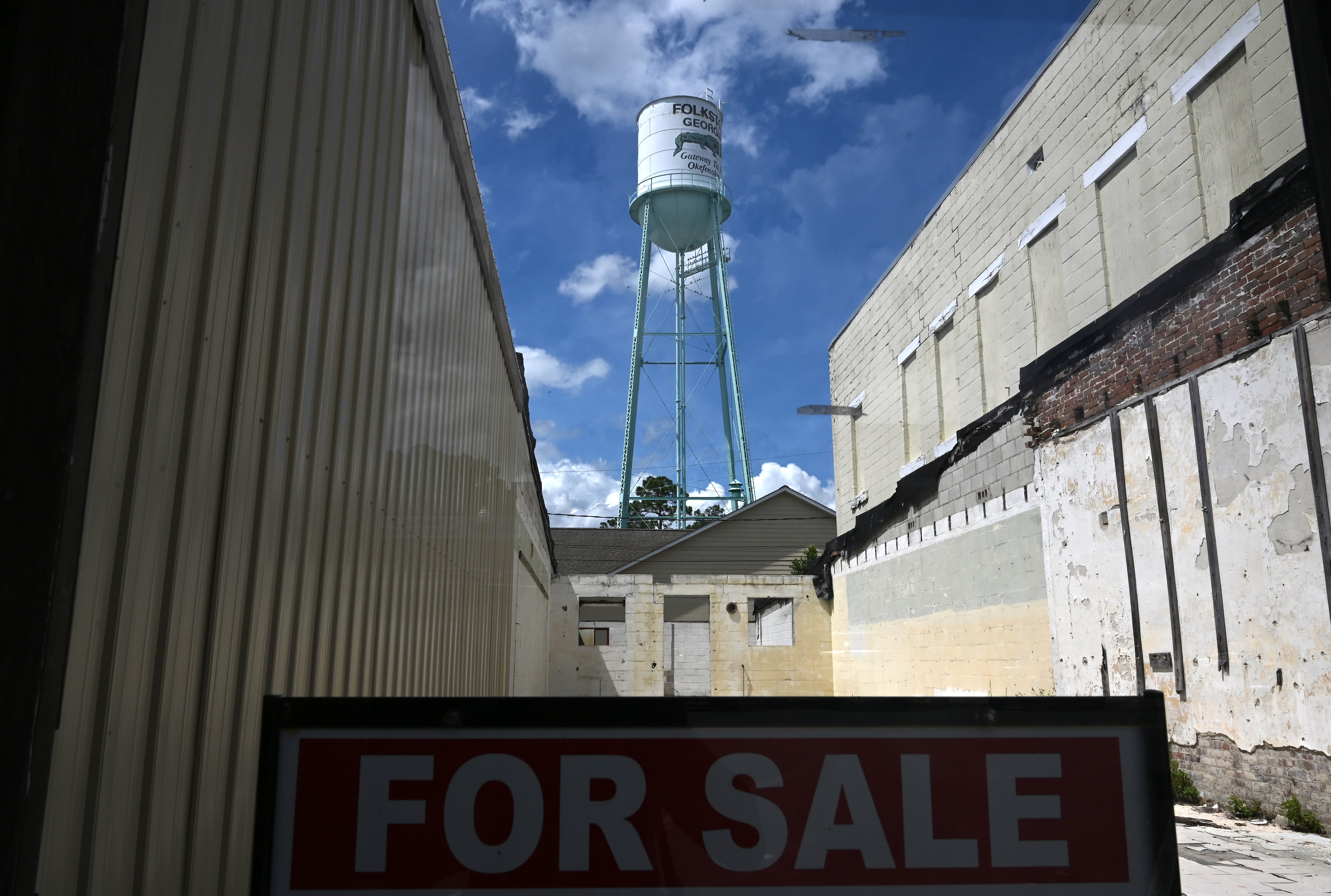A "for sale" sign is seen in downtown Folkston on Monday, August 11, 2025. Folkston is the seat of Charlton County, one of the poorest counties in Georgia. It also contains much of the Okefenokee Swamp. (Hyosub Shin / AJC)