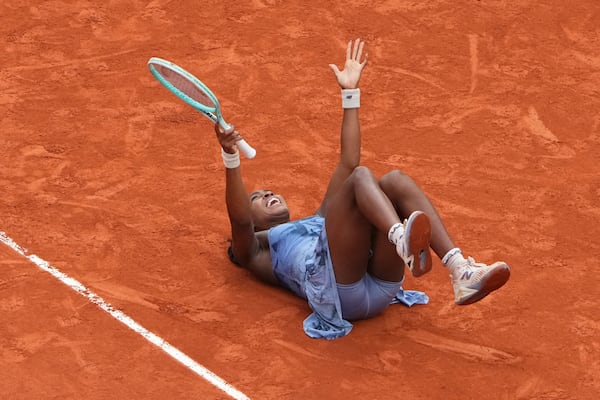 United States' Coco Gauff celebrate after winning the final match of the French Tennis Open at the Roland-Garros against Aryna Sabalenka of Belarus n Paris, Saturday, June 7, 2025. (AP Photo/Lindsey Wasson)