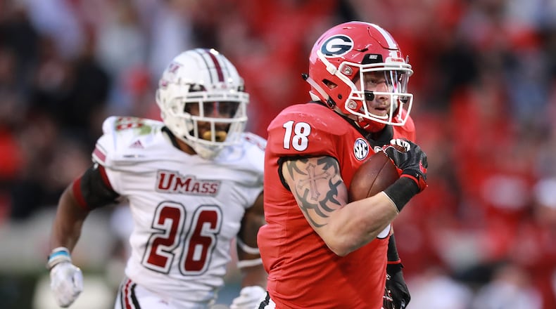 Georgia tight end Isaac Nauta breaks away for a long gain against Massachusetts.