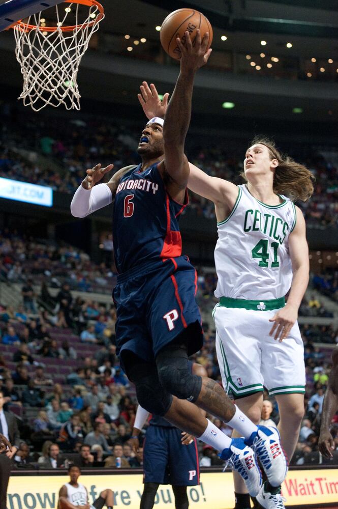 Ex-Hawk Josh Smith with the Pistons
