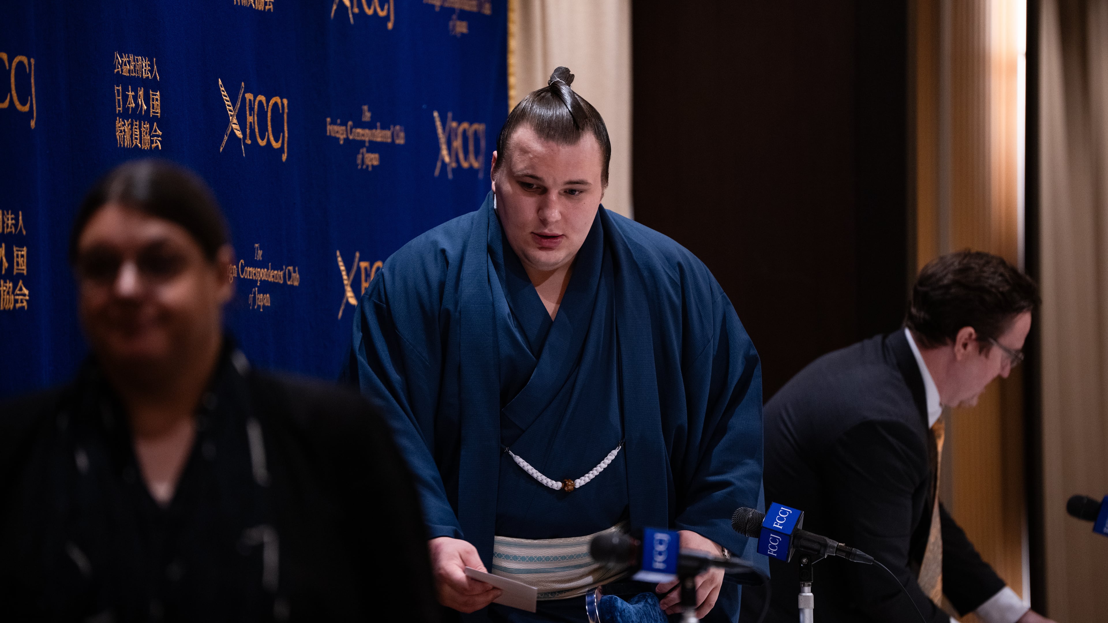 Ukrainian sumo wrestler Danilo Yavhushyshyn, known by his Japanese name Aonishiki Arata, leaves a press conference at the Foreign Correspondents' Club of Japan, in Tokyo, Thursday, Oct. 9, 2025. (AP Photo/Louise Delmotte)