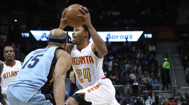 Atlanta Hawks forward Kent Bazemore (24) drives the ball past Memphis Grizzlies guard Vince Carter (15) during the second half of an NBA basketball game, Thursday, March 16, 2017, in Atlanta. The Grizzlies defeated the Hawks 103-91. (AP Photo/Branden Camp)