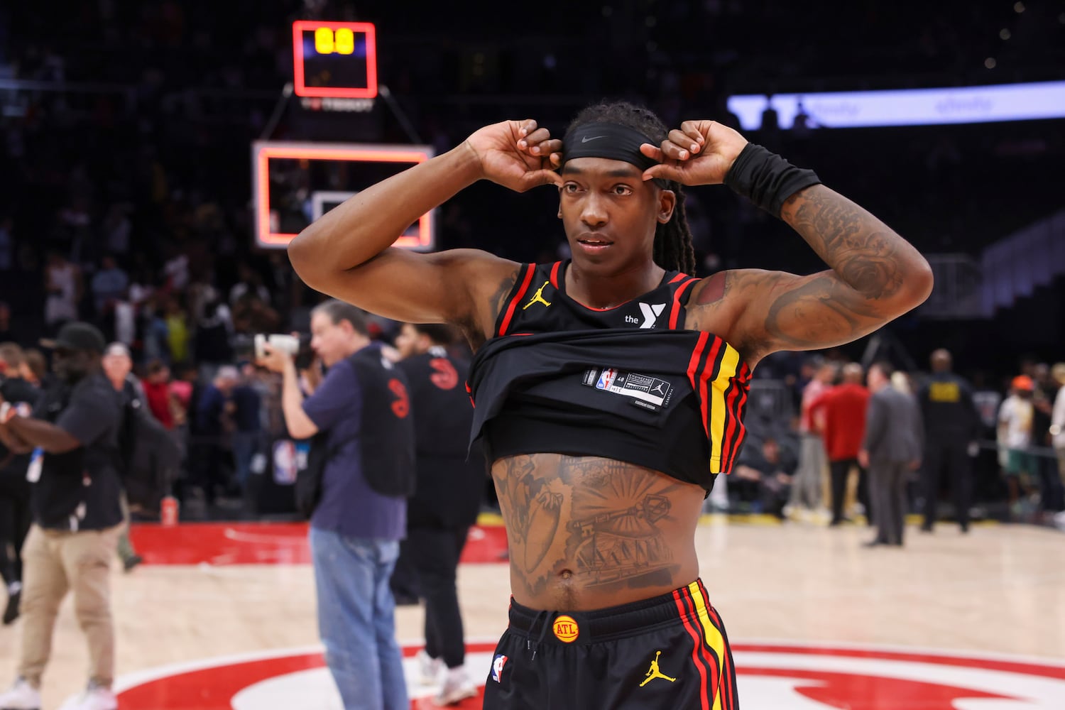 041925 hawks photos