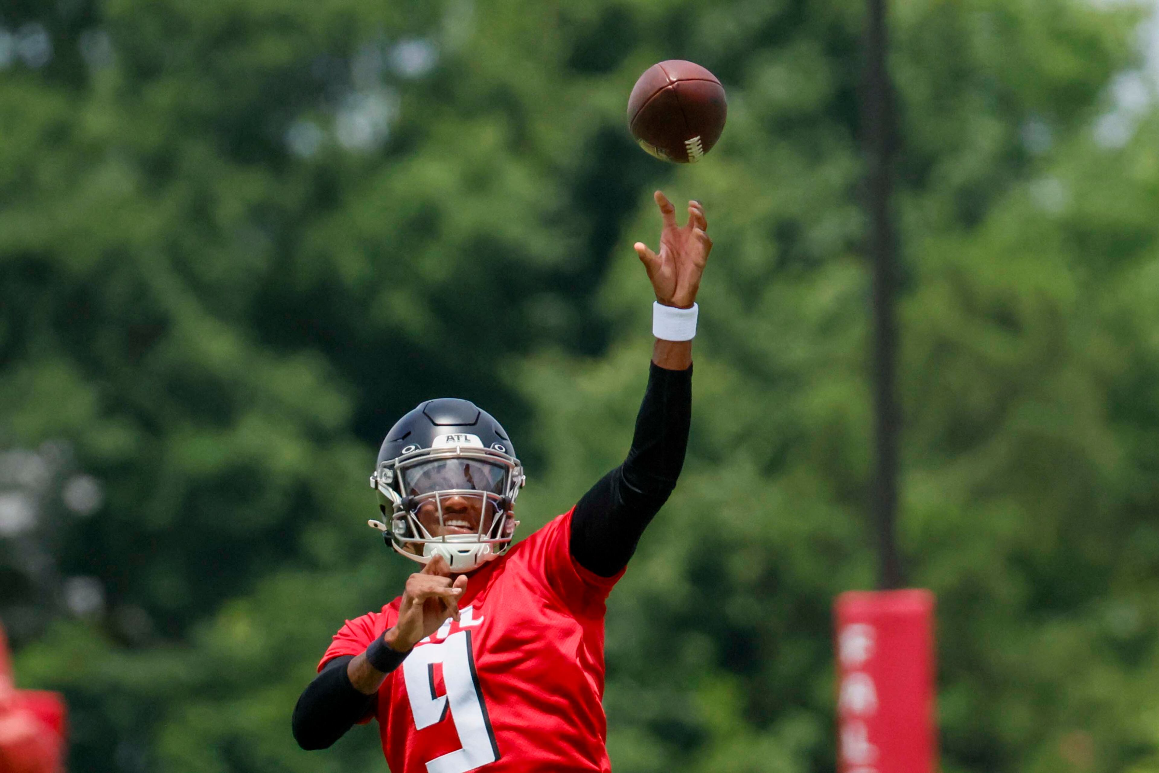 Atlanta Falcons quarterback Michael Penix Jr. (9) throws the ball for a pass during minicamp at the Atlanta Falcons Training Facility, Wednesday, June 11, 2025, in Flowery Branch, Ga.
(Miguel Martinez/ AJC)