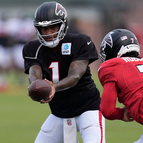 Atlanta Falcons quarterback Tua Tagovailoa hands the ball off to running back Bijan Robinson (7) during an NFL training camp, Friday, Aug. 7, 2026, in Flowery Branch, Ga. (Mike Stewart/AP)