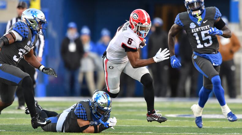 Georgia running back Kenny McIntosh (6) eludes a tackle by Kentucky's defensive back Zion Childress (bottom) during the first half in an NCAA football game at Kroger Field in Lexington, KY on Saturday, November 19, 2022. Georgia won 16-6 over Kentucky. (Hyosub Shin / Hyosub.Shin@ajc.com)