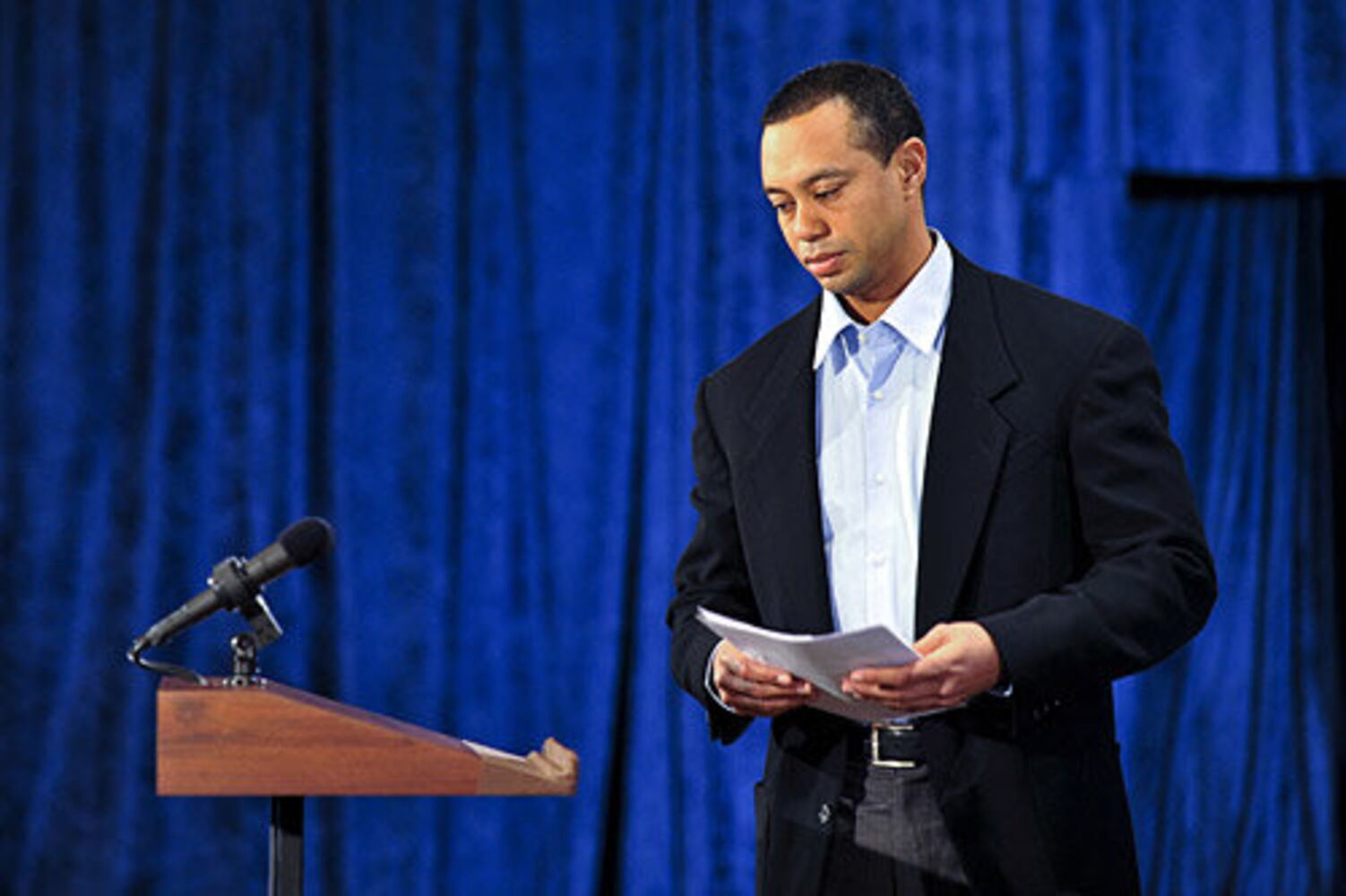 Tiger Woods issues apology for infidelity